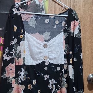 Black flower top with buttons